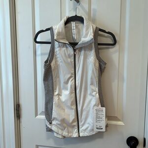Women’s white and grey Lula vest size 4